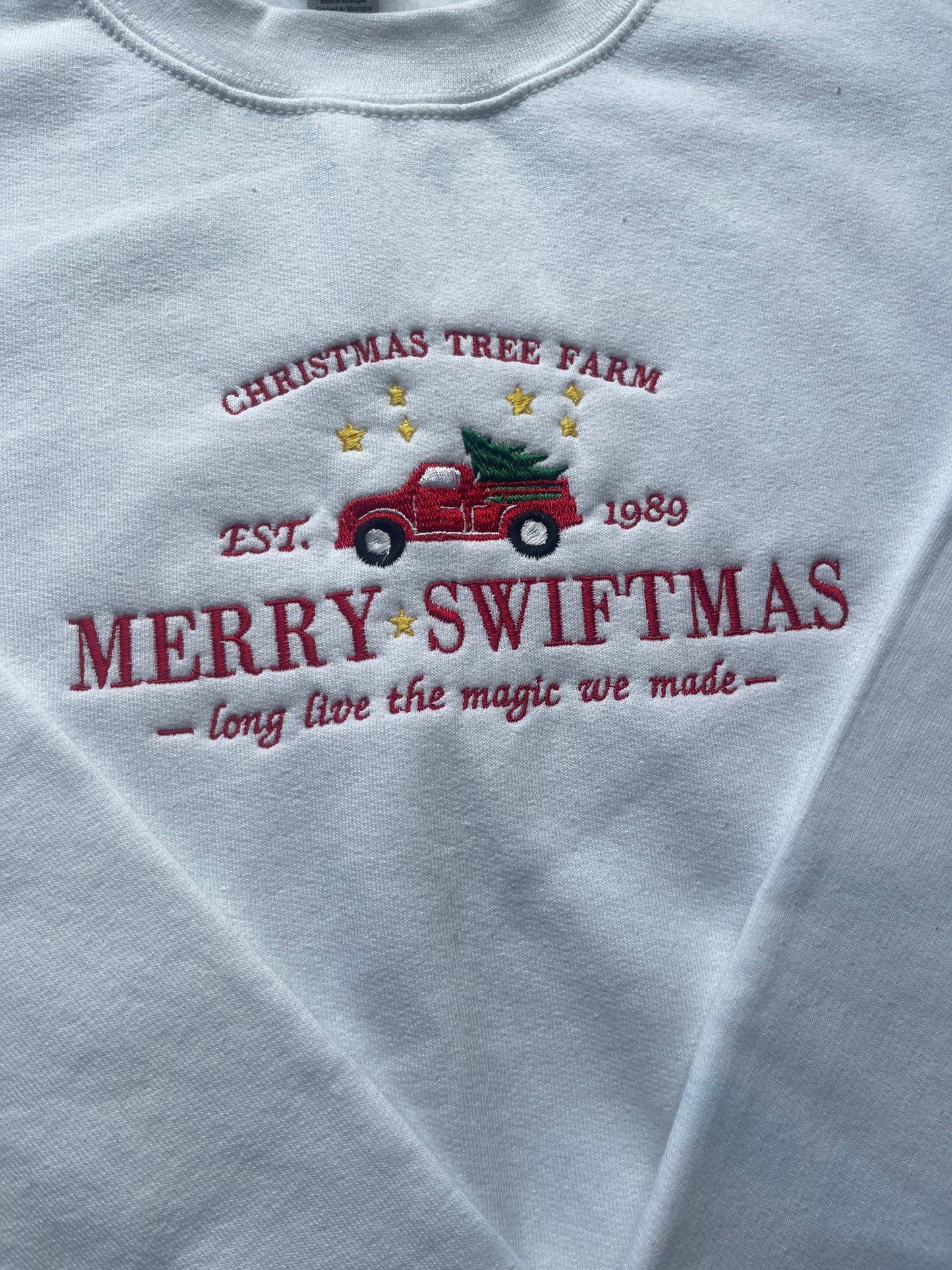 Merry Swiftmas, Embroidered sweatshirt